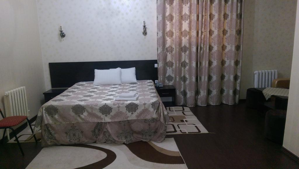 Home Hotel Astana Eksteriør bilde